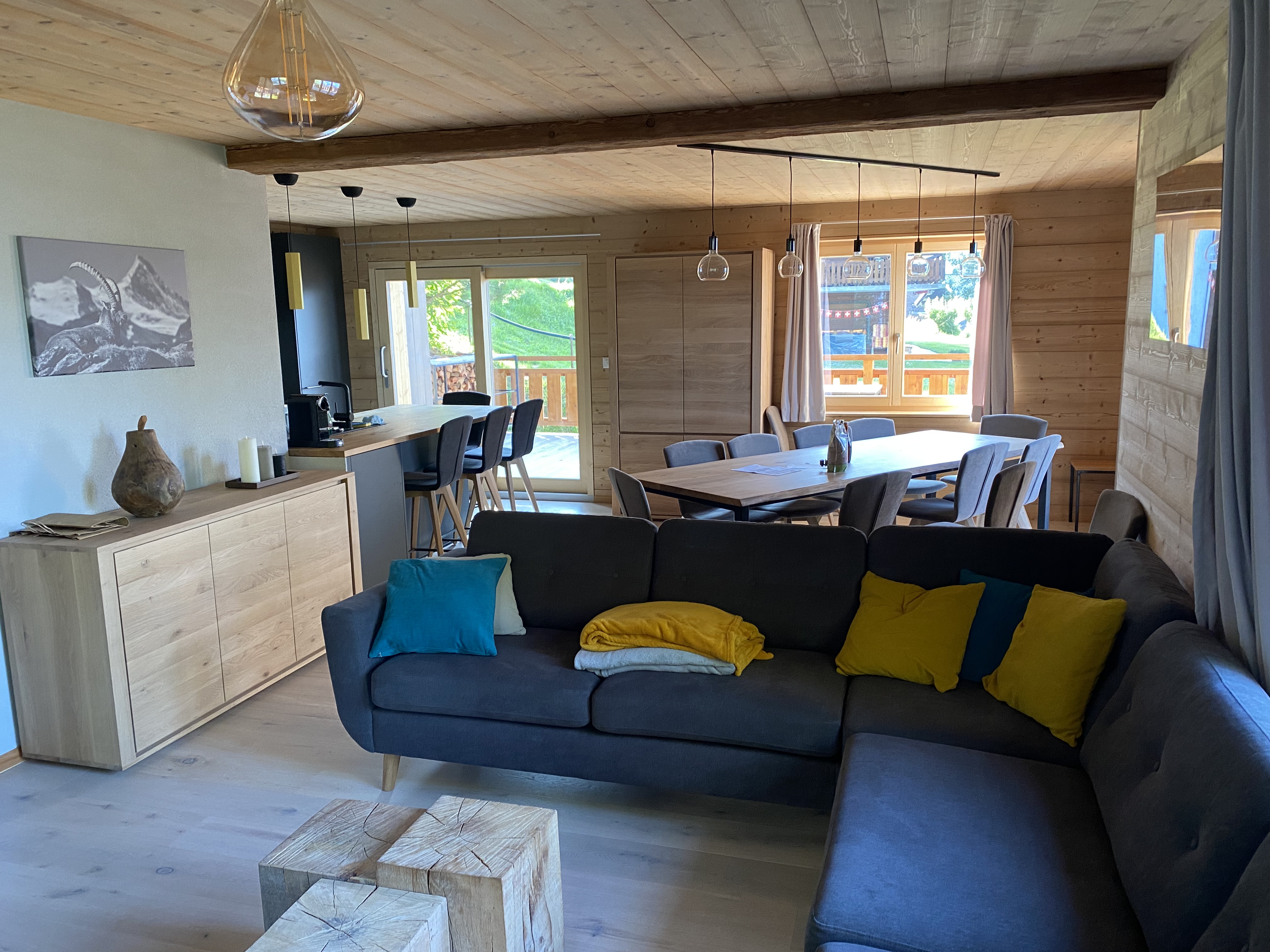 Grand salon canapé d'angle vue montagne Chalet Margaret